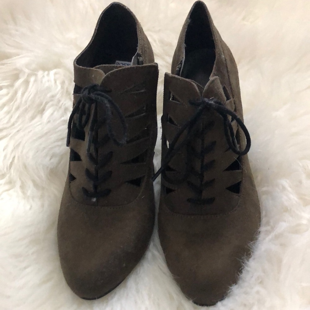 Ankle heels - Picture 3 of 5